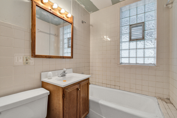 2843 West Fletcher Street Chicago, IL 60618 - Photo 10 of 17