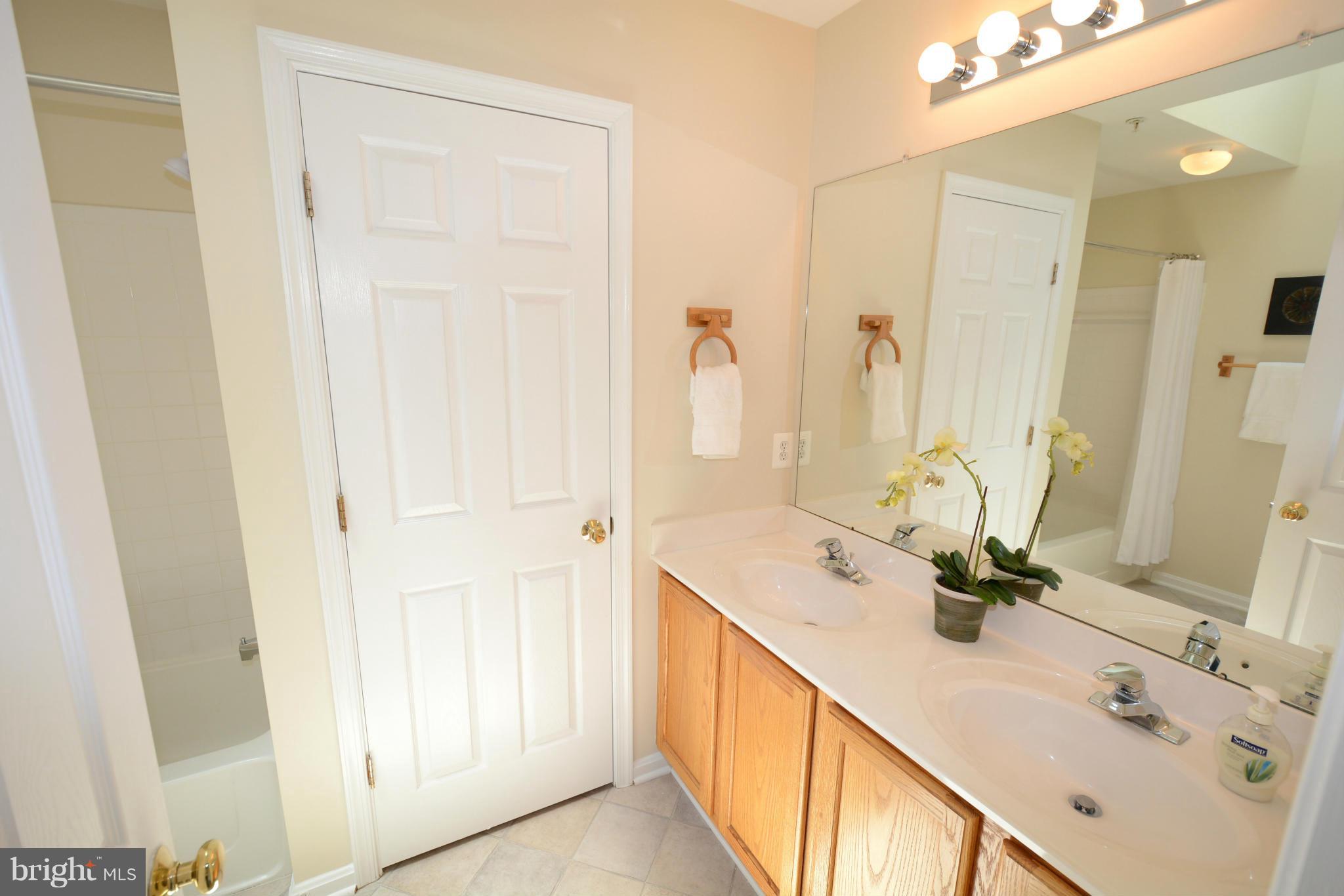 750 Howards Loop, Unit 53 Annapolis, MD 21401 - Photo 20 of 30 Bath (Master)