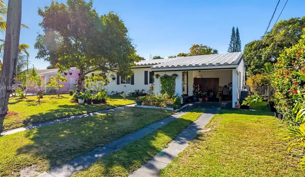 a view of a house with swimming pool and yard