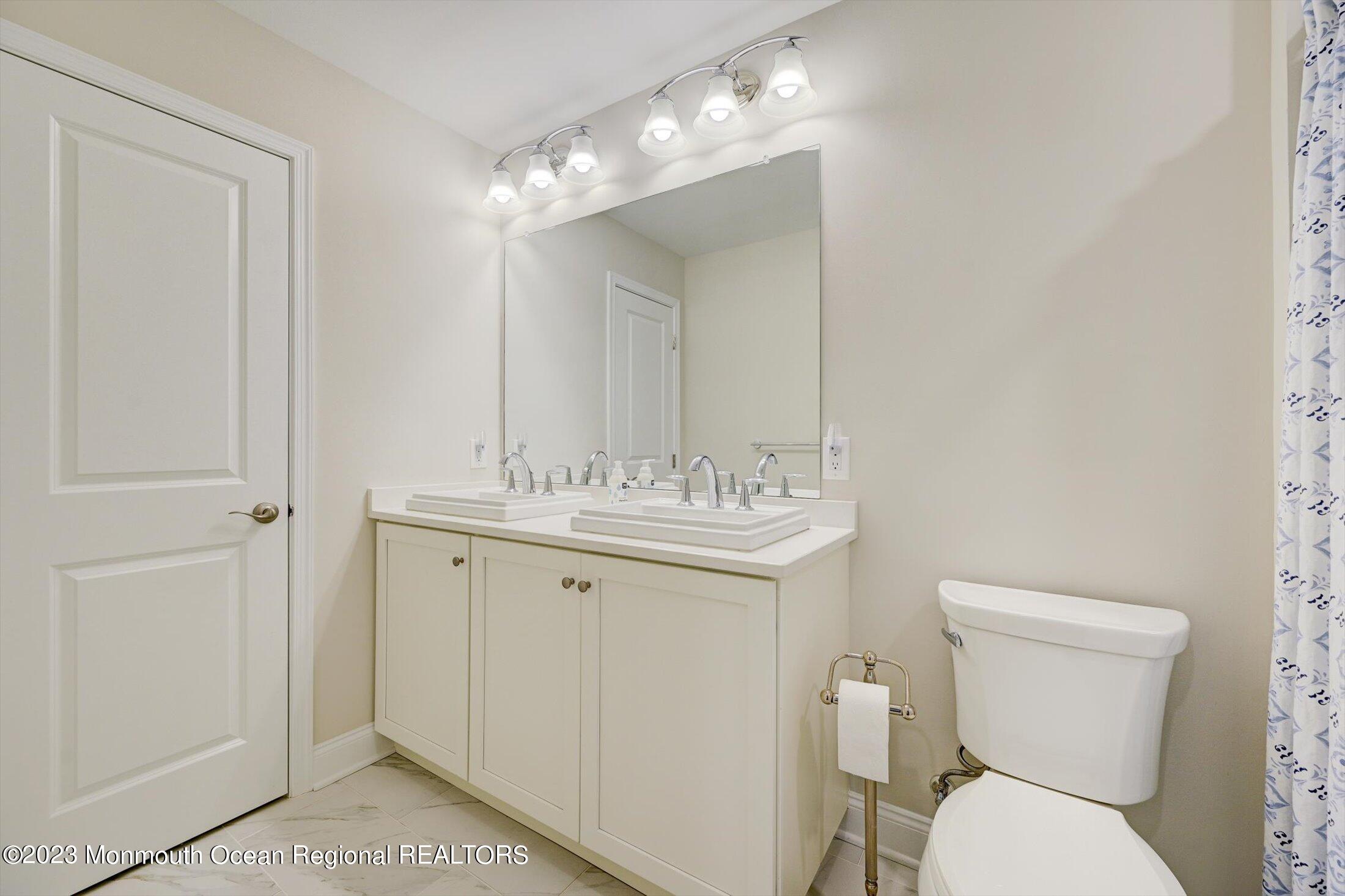 18 Jansky Drive, Unit 392 Holmdel, NJ 07733 - Photo 28 of 50 LOFT FULL BATH