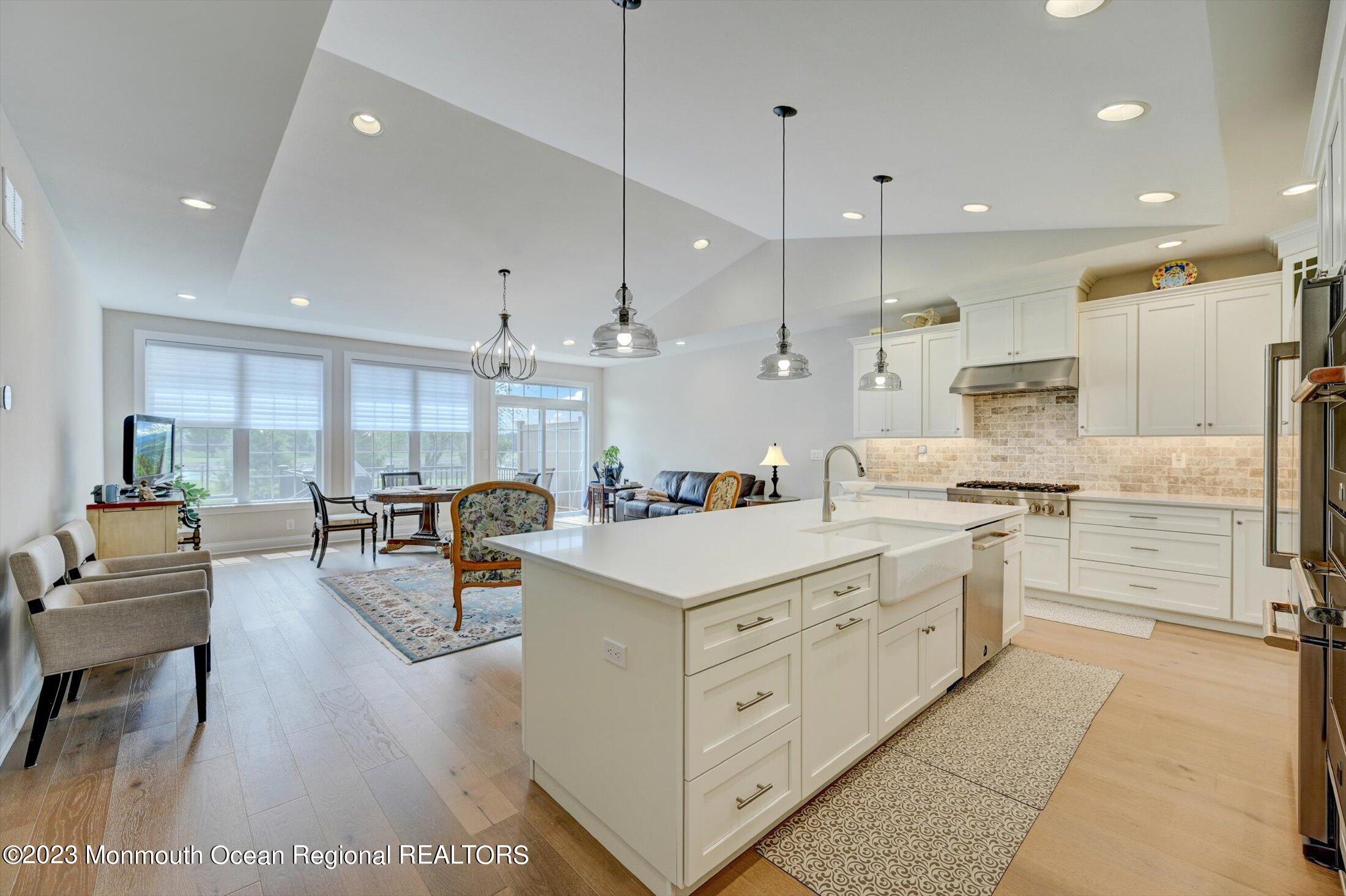 18 Jansky Drive, Unit 392 Holmdel, NJ 07733 - Photo 8 of 50 KITCHEN