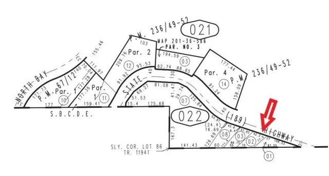 a black and white photo