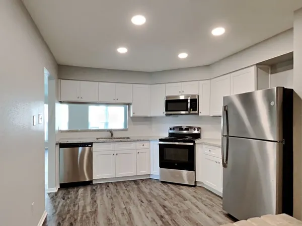 $2,045 | 209 Greenshire Drive, League City, TX 77573