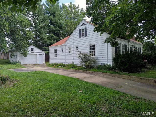 $117,000 | 121 East South Avenue, Greenville, IL 62246