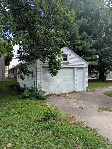 $117,000 | 121 East South Avenue, Greenville, IL 62246
