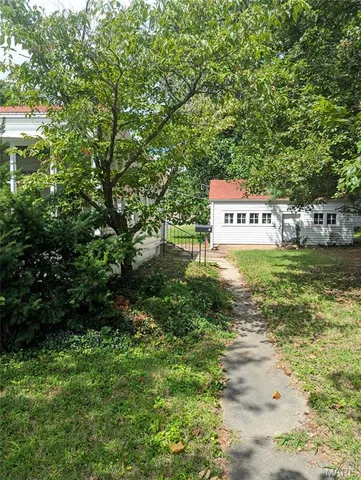 $117,000 | 121 East South Avenue, Greenville, IL 62246