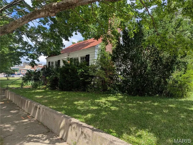 $117,000 | 121 East South Avenue, Greenville, IL 62246