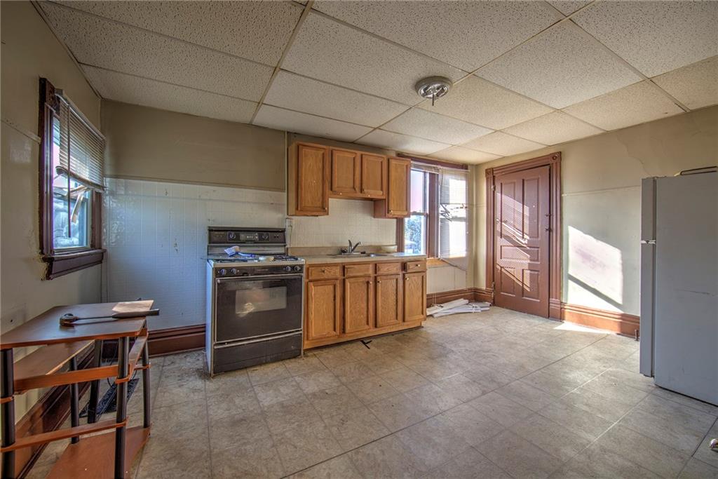1253 Chartiers Avenue McKees Rocks, PA 15136 - Photo 14 of 19 Second floor unit.