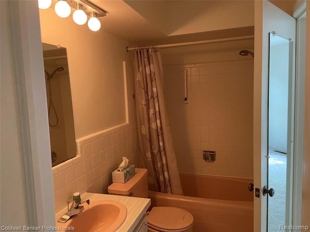 1750 Vernier Road, Unit 25 Grosse Pointe Woods, MI 48236 - Photo 13 of 22