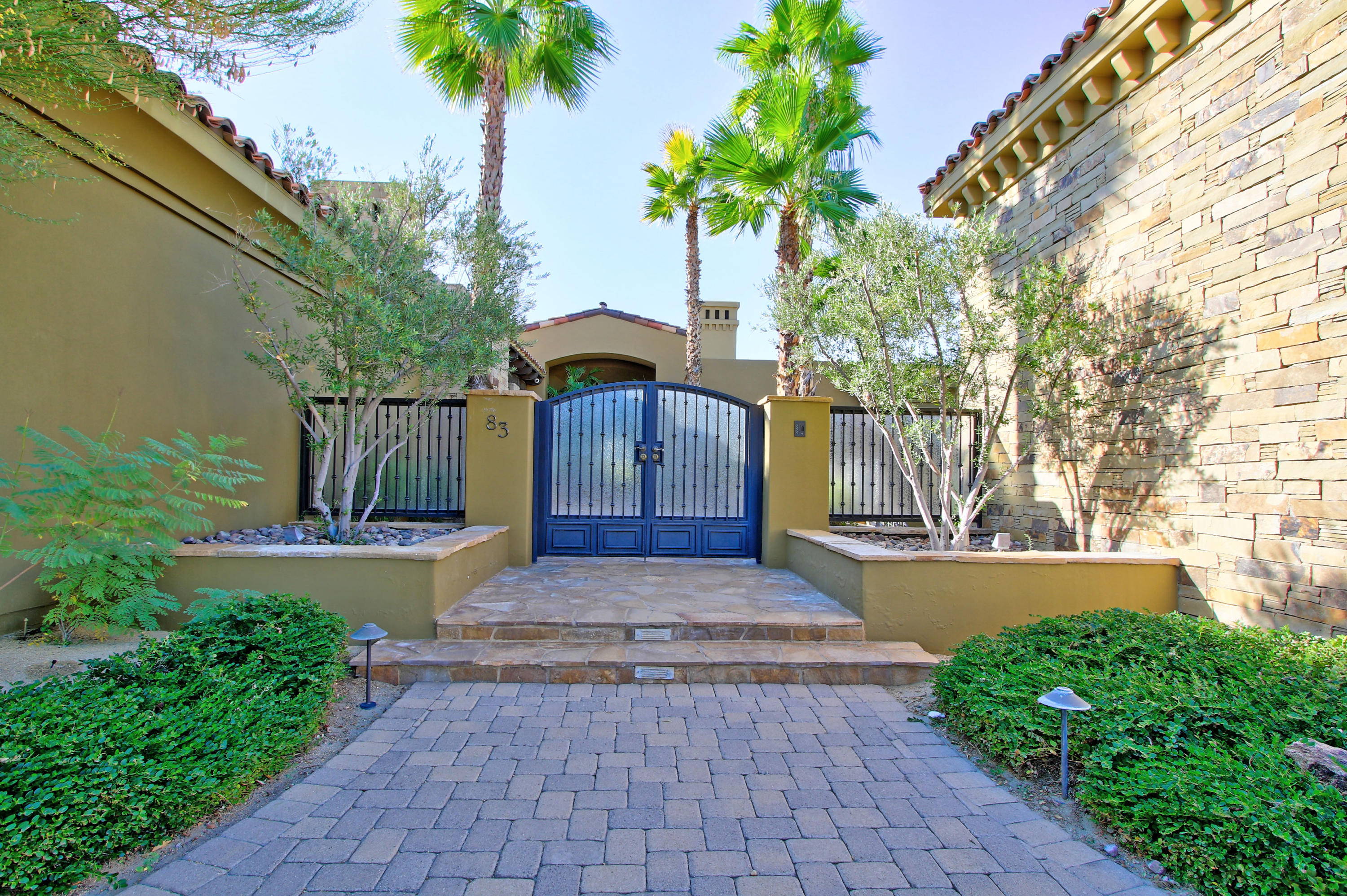 83 Royal St Georges Way Rancho Mirage, CA 92270 - Photo 7 of 123 z (8)