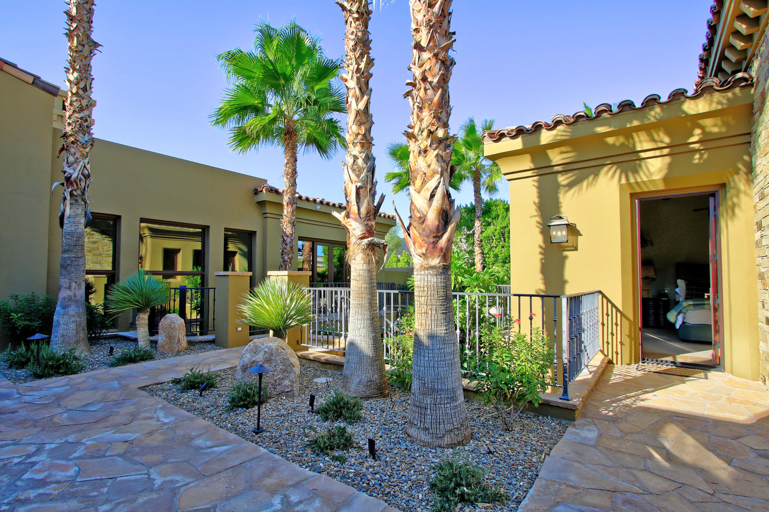 83 Royal St Georges Way Rancho Mirage, CA 92270 - Photo 8 of 123 z (10)
