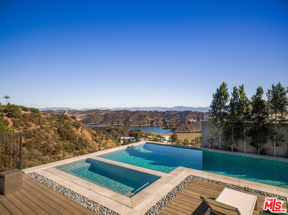 1632 Stradella Road Los Angeles, CA 90077 - Photo 14 of 41