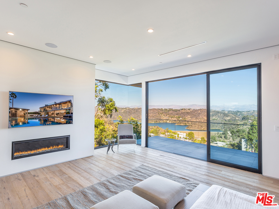 1632 Stradella Road Los Angeles, CA 90077 - Photo 18 of 41