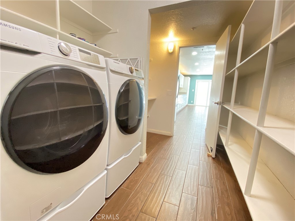 971 Saltcoats Drive Riverside, CA 92508 - Photo 16 of 50 a utility room with dryer and washer