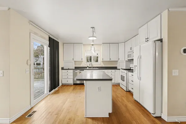 $2,700 | 481 Village Oaks Court, Ann Arbor, MI 48103