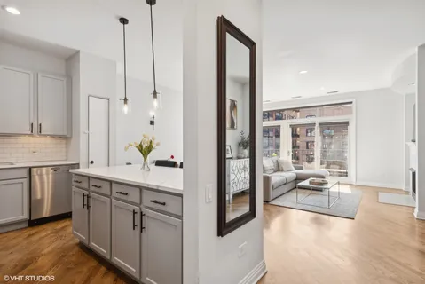 $575,000 | 560 West Fulton Street, Unit 506, Chicago, IL 60661