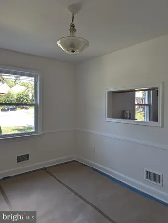 a view of empty room with window