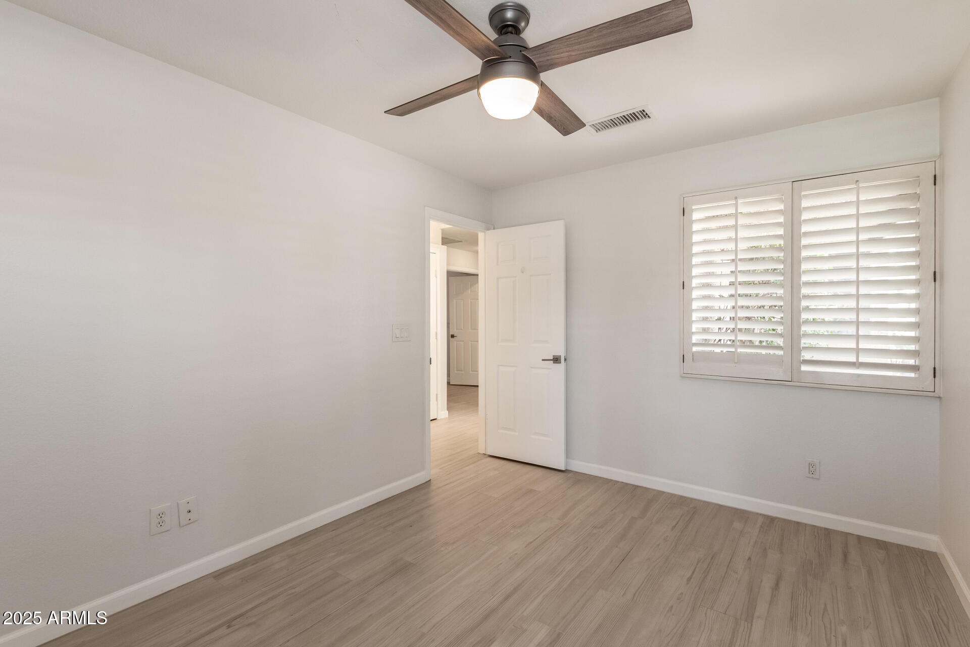11860 North 40th Way Phoenix, AZ 85028 - Photo 22 of 31 wooden floor in an empty room with a window
