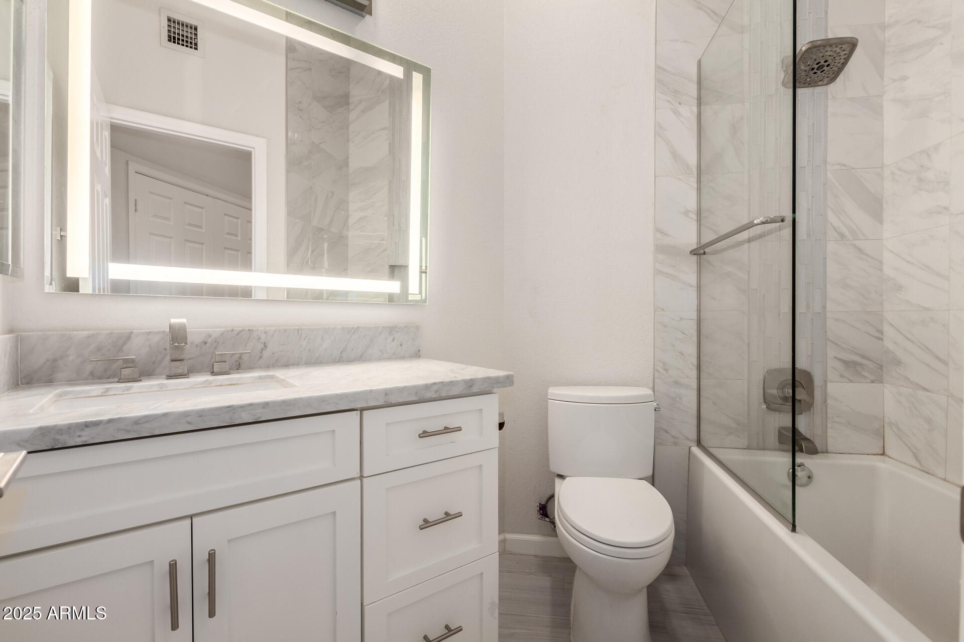 11860 North 40th Way Phoenix, AZ 85028 - Photo 23 of 31 a bathroom with a sink toilet and shower