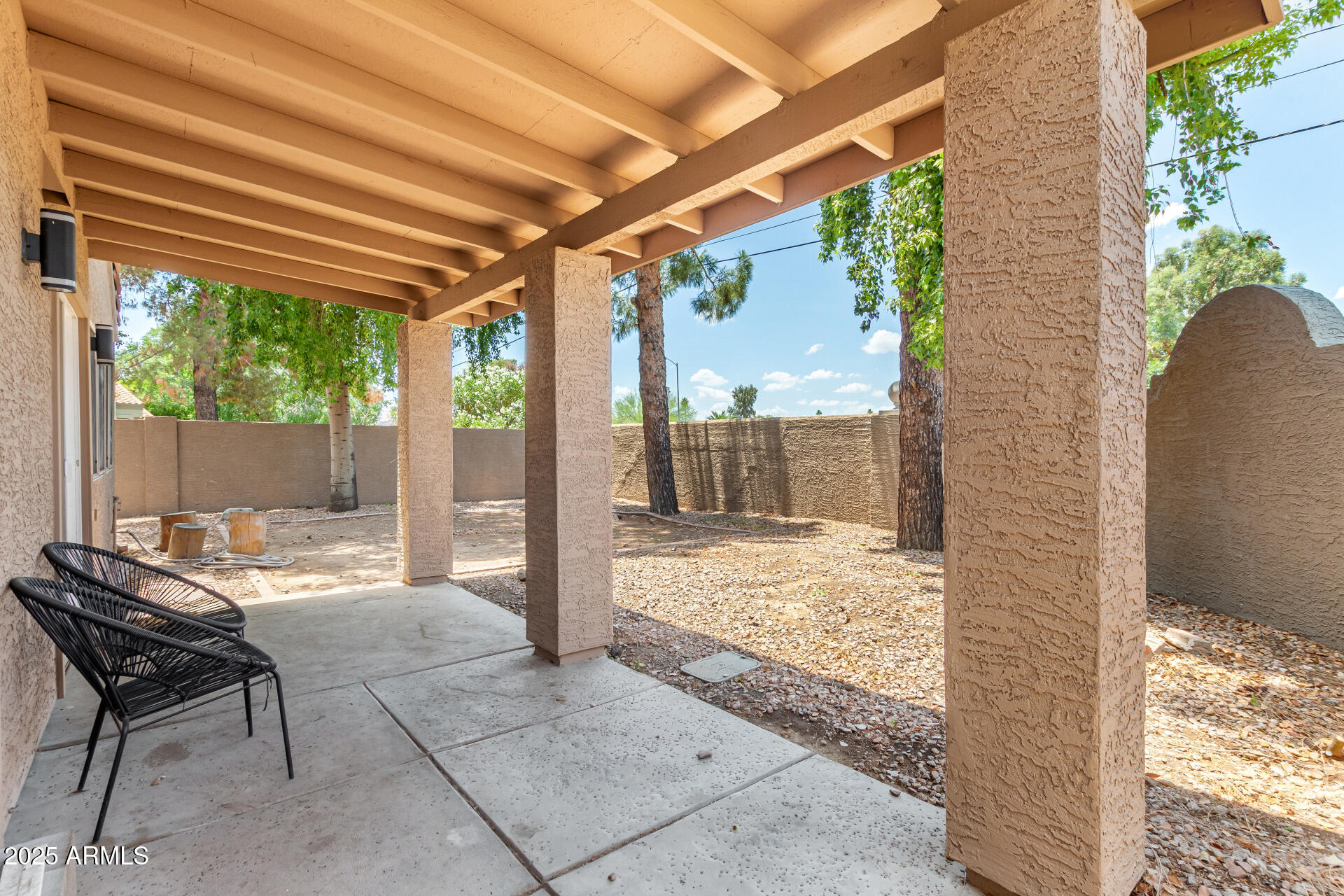 11860 North 40th Way Phoenix, AZ 85028 - Photo 27 of 31 a building outdoor space with patio furniture and potted plants