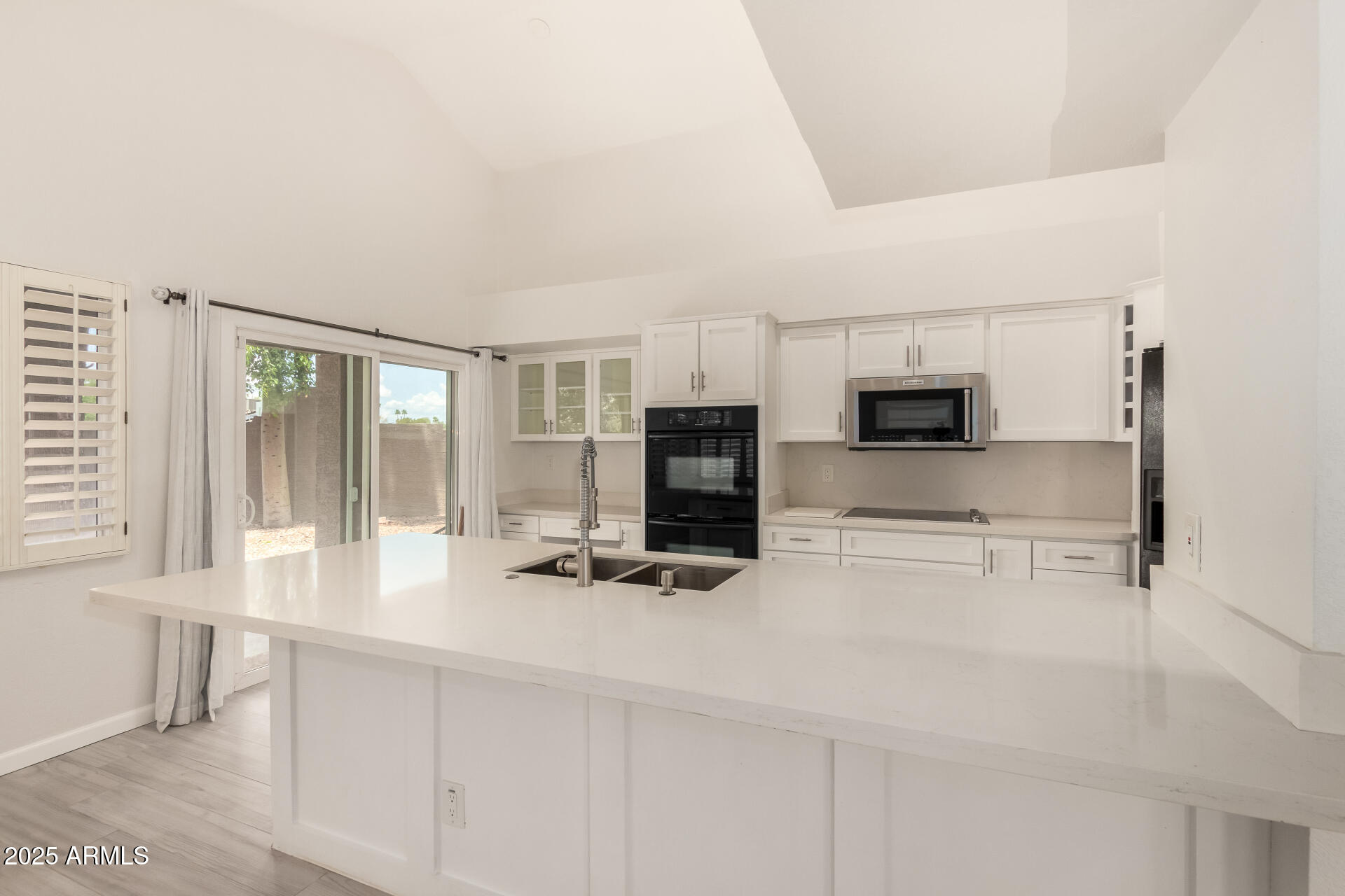 11860 North 40th Way Phoenix, AZ 85028 - Photo 9 of 31 a kitchen with stainless steel appliances a stove a sink and white cabinets