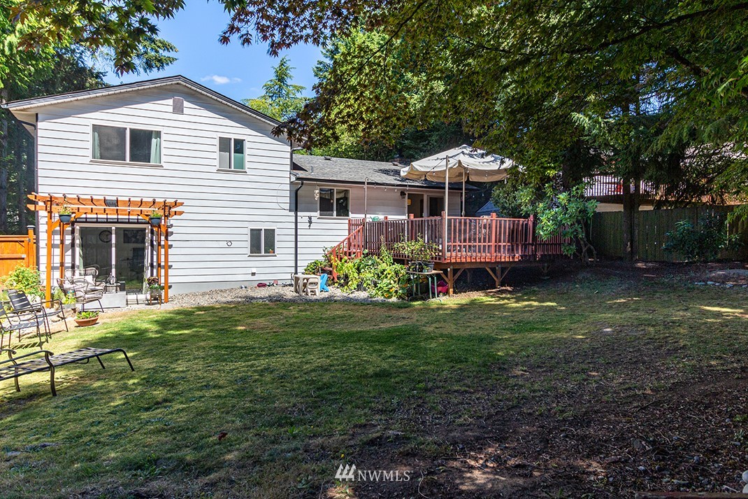 10025 Northeast 204th Street Bothell, WA 98011 - Photo 36 of 40 a front view of a house with a garden