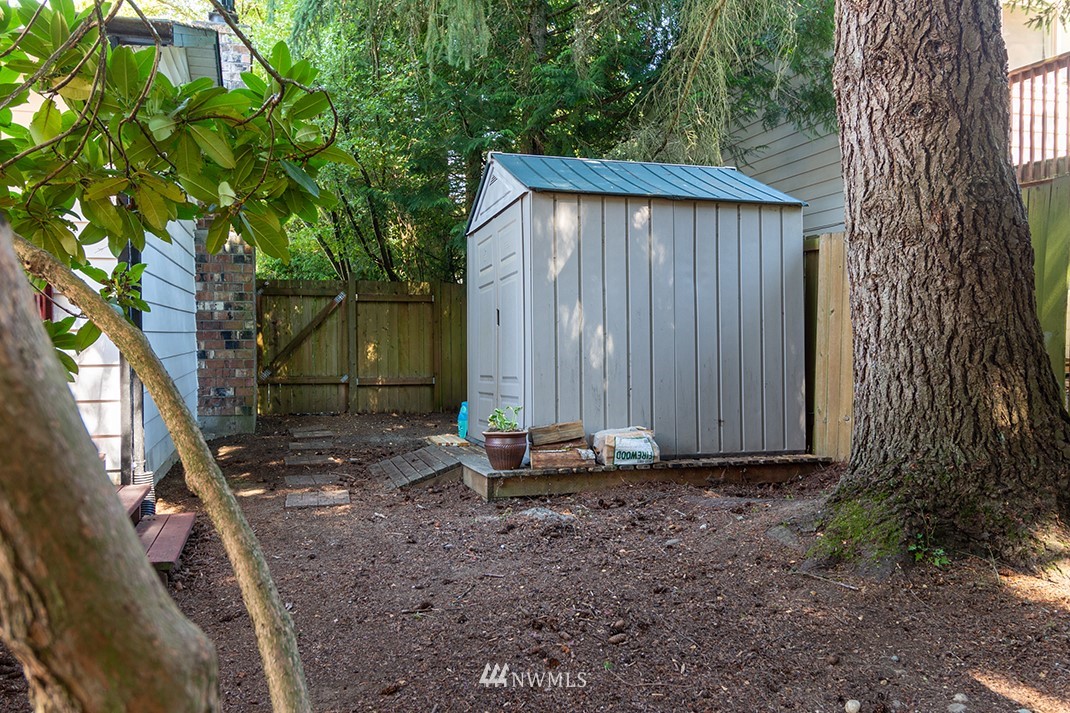 10025 Northeast 204th Street Bothell, WA 98011 - Photo 40 of 40 a backyard of a house with a tree