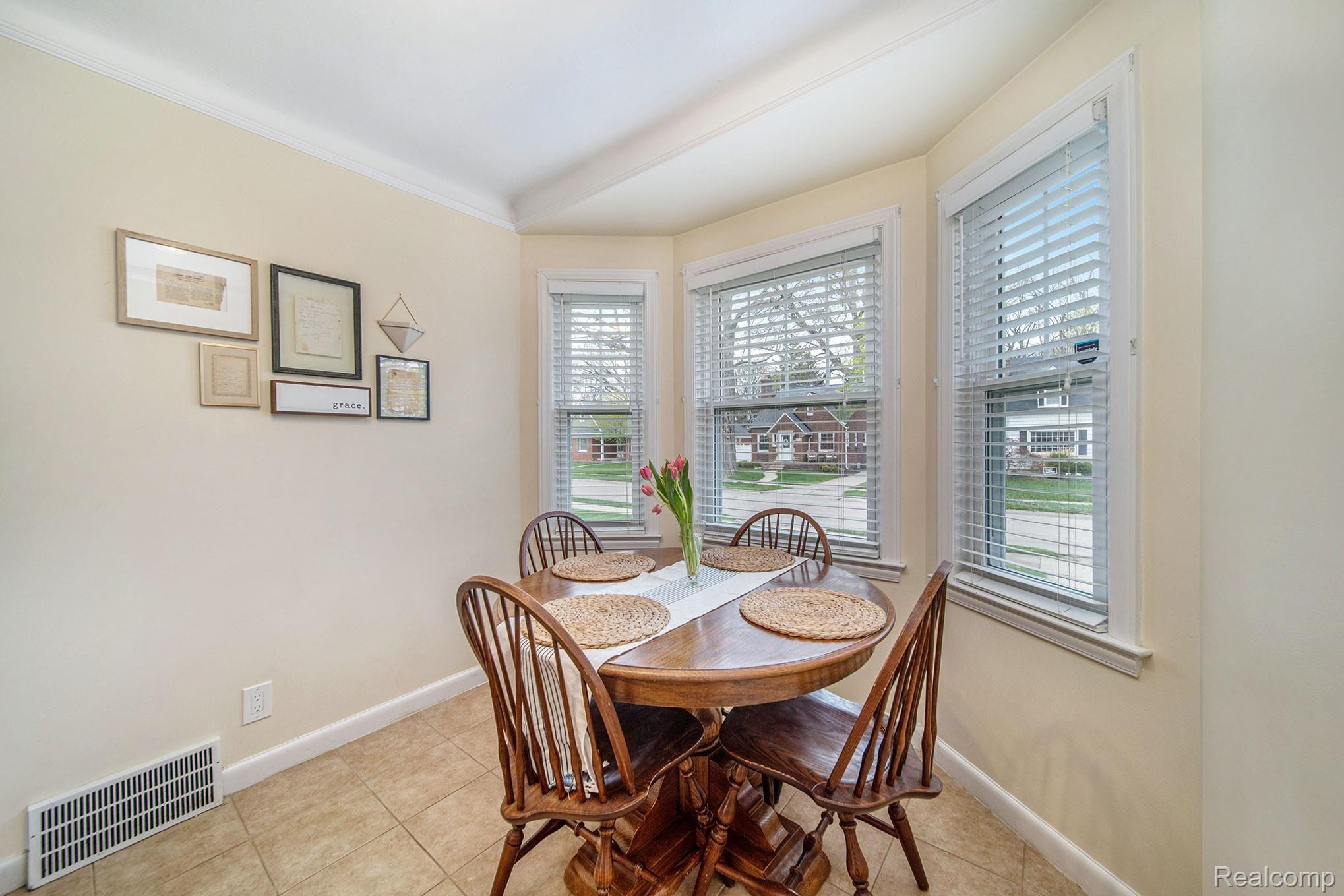 1737 Dorothea Road Berkley, MI 48072 - Photo 7 of 33 1737-Dorothea_31.jpg
