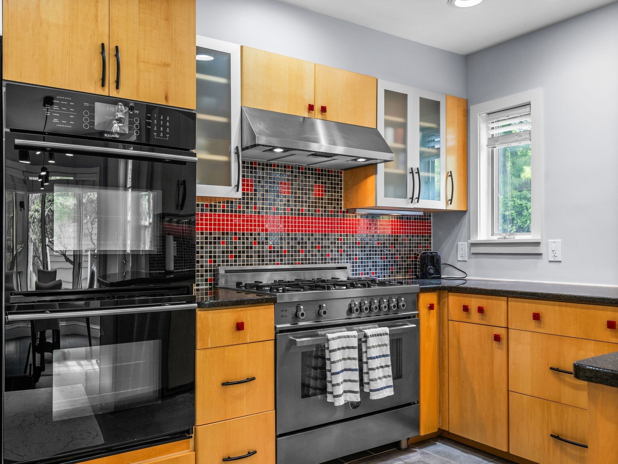 2 Benjamin Place, Unit 2 Brookline, MA 02467 - Photo 9 of 37 Gallery Image 9