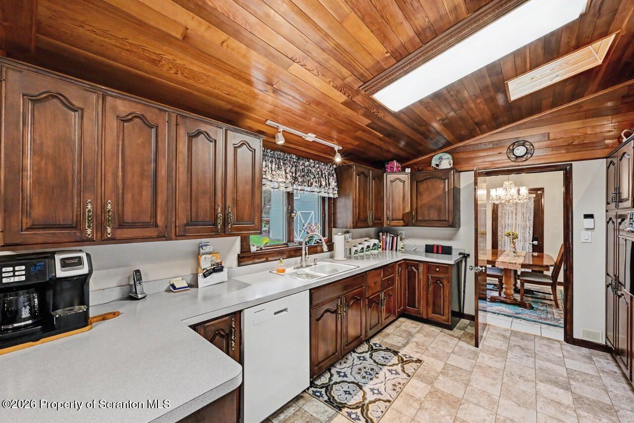 73 Quinton Road Scott Township, PA 18447 - Photo 16 of 64 Kitchen