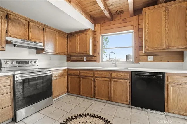 $2,300,000 | 2935 East Clark Avenue, Santa Maria, CA 93455