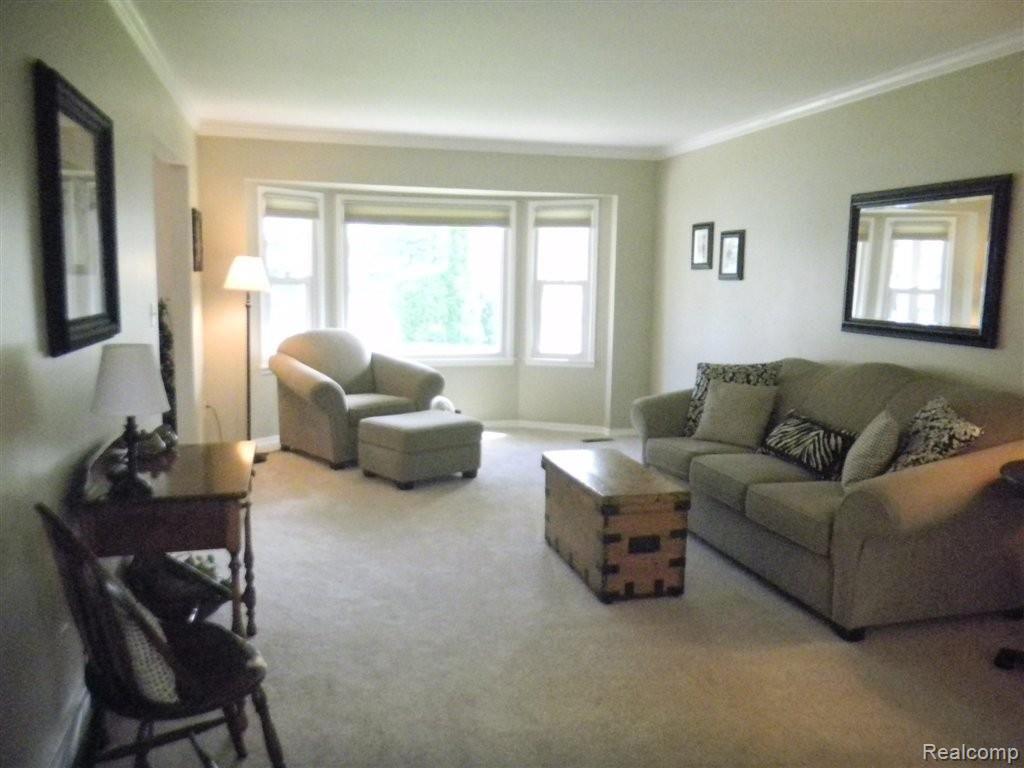 1657 Oakstone Drive Rochester, MI 48309 - Photo 6 of 25 Living Room