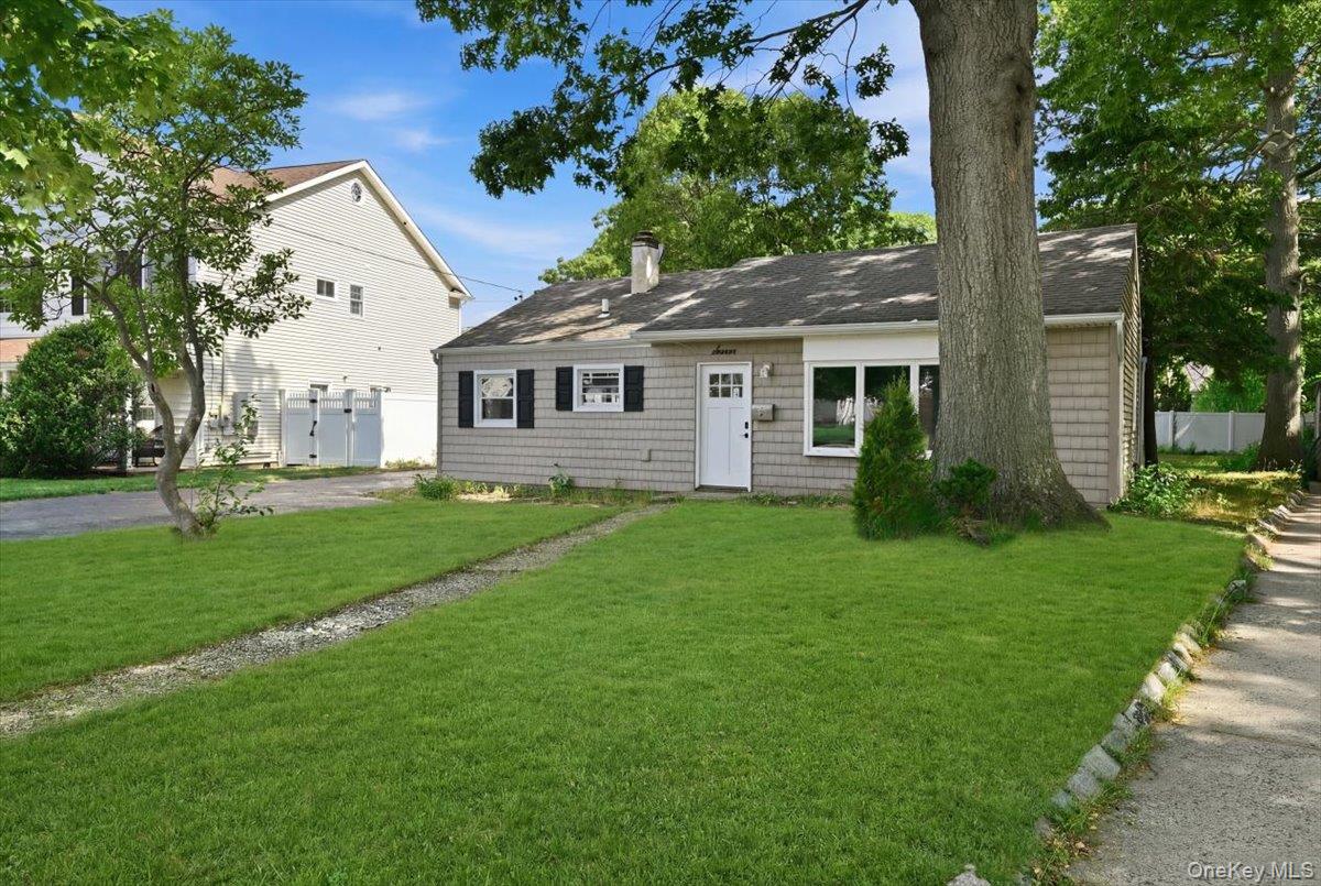 7 Surrey Road Massapequa, NY 11758 - Photo 3 of 31