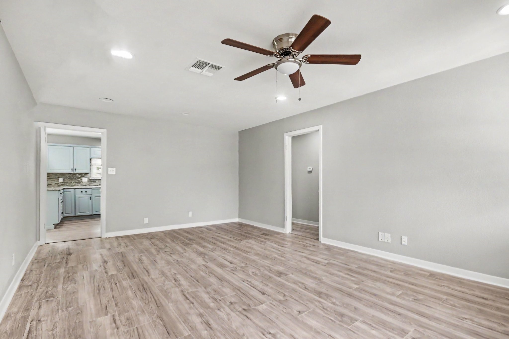 203 Chestnut Street Lake Jackson, TX 77566 - Photo 10 of 31