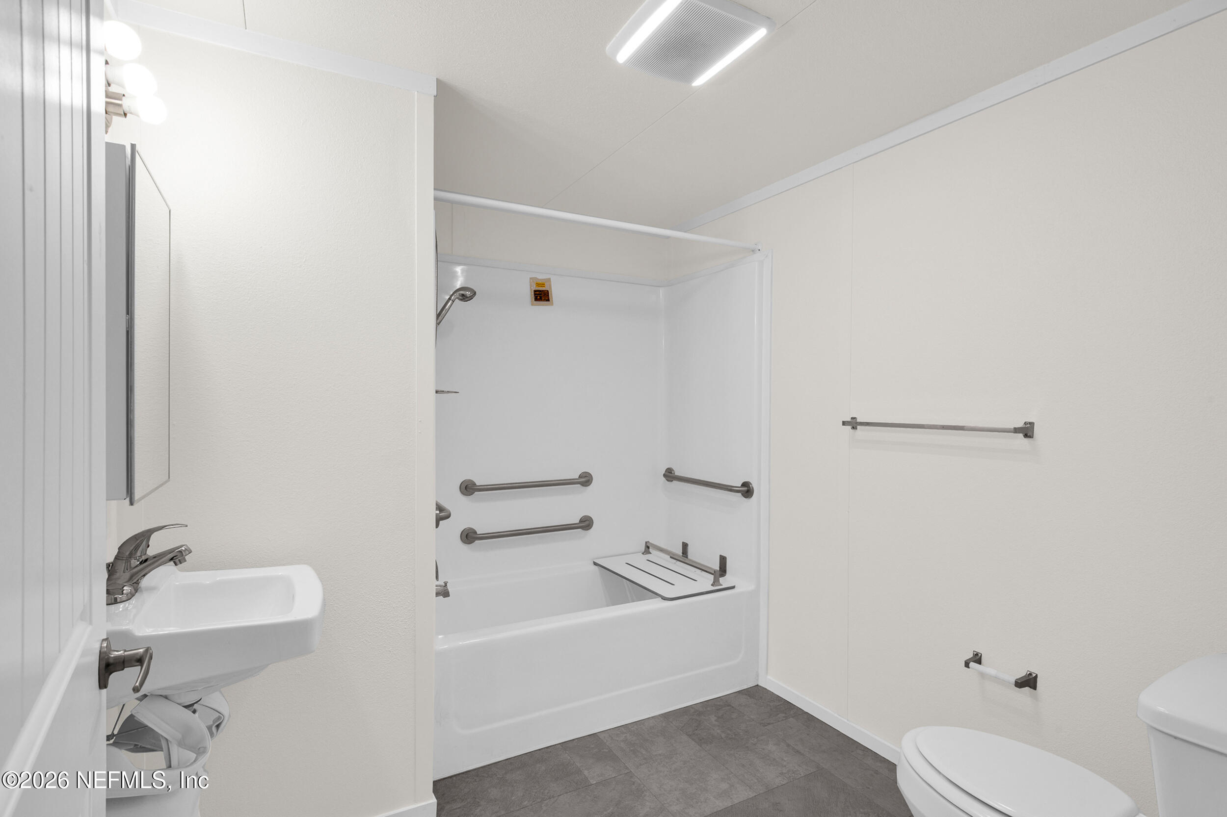 103 Islander Road Satsuma, FL 32189 - Photo 15 of 20 Bathroom #2
