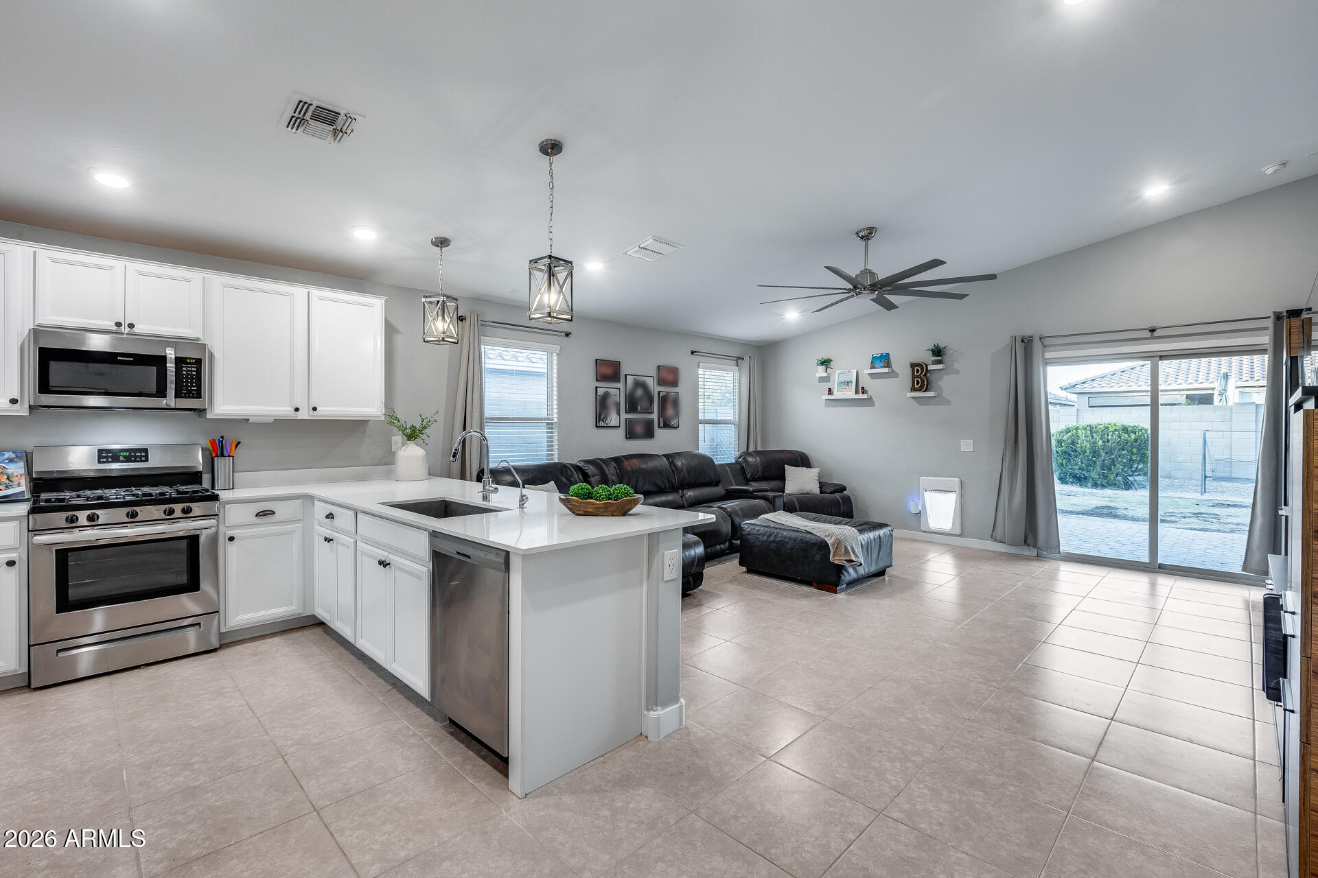 16574 West Alameda Road Surprise, AZ 85387 - Photo 7 of 30 22-17