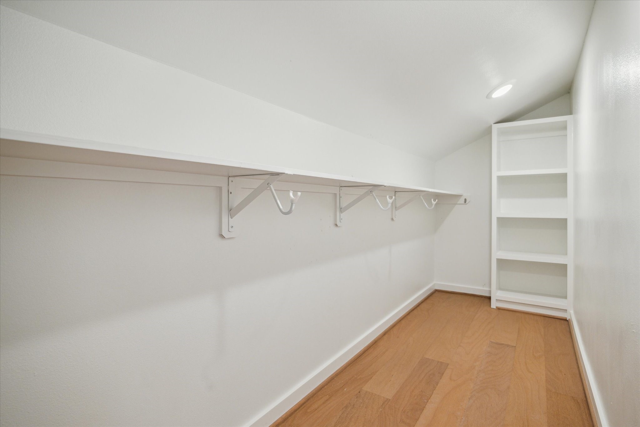 3902 Zina Way Houston, TX 77018 - Photo 25 of 48 a view of a room with shelf