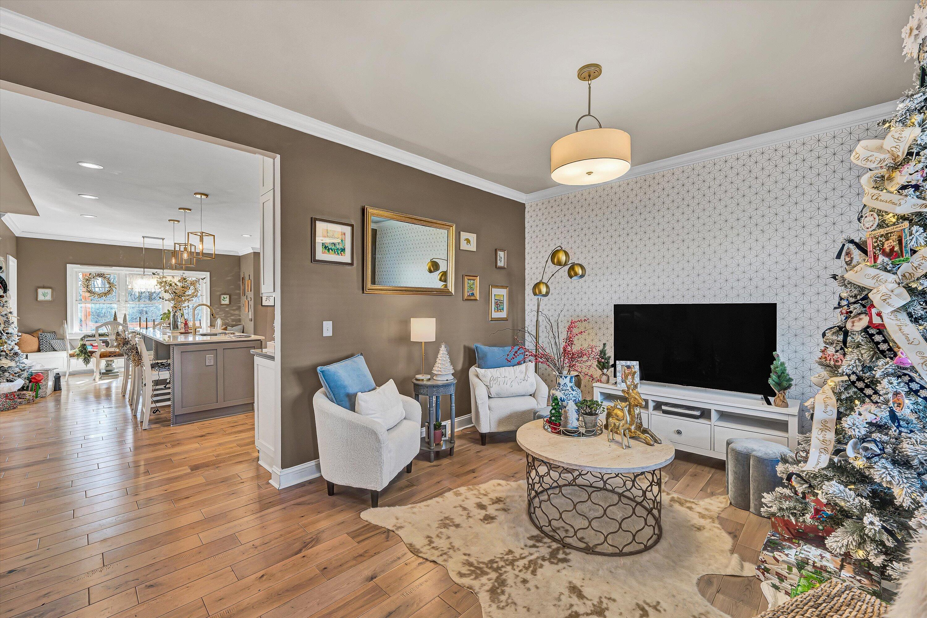 4524 Rosecrest Road Roanoke, VA 24018 - Photo 5 of 47 05-DSC00013