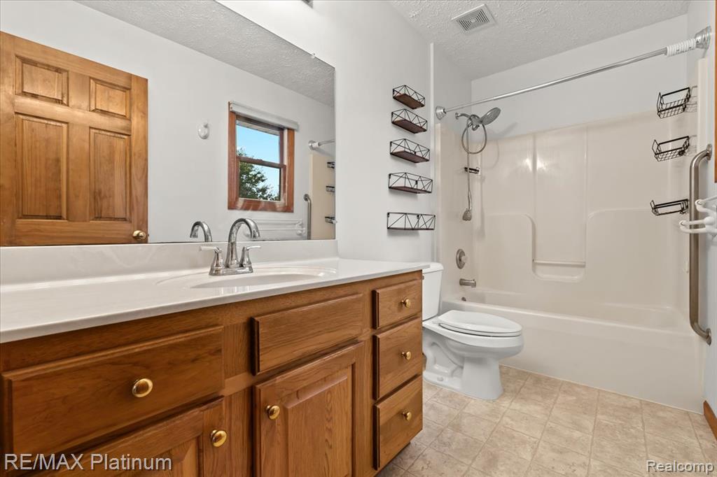 6893 Sanford Road Howell, MI 48855 - Photo 24 of 44