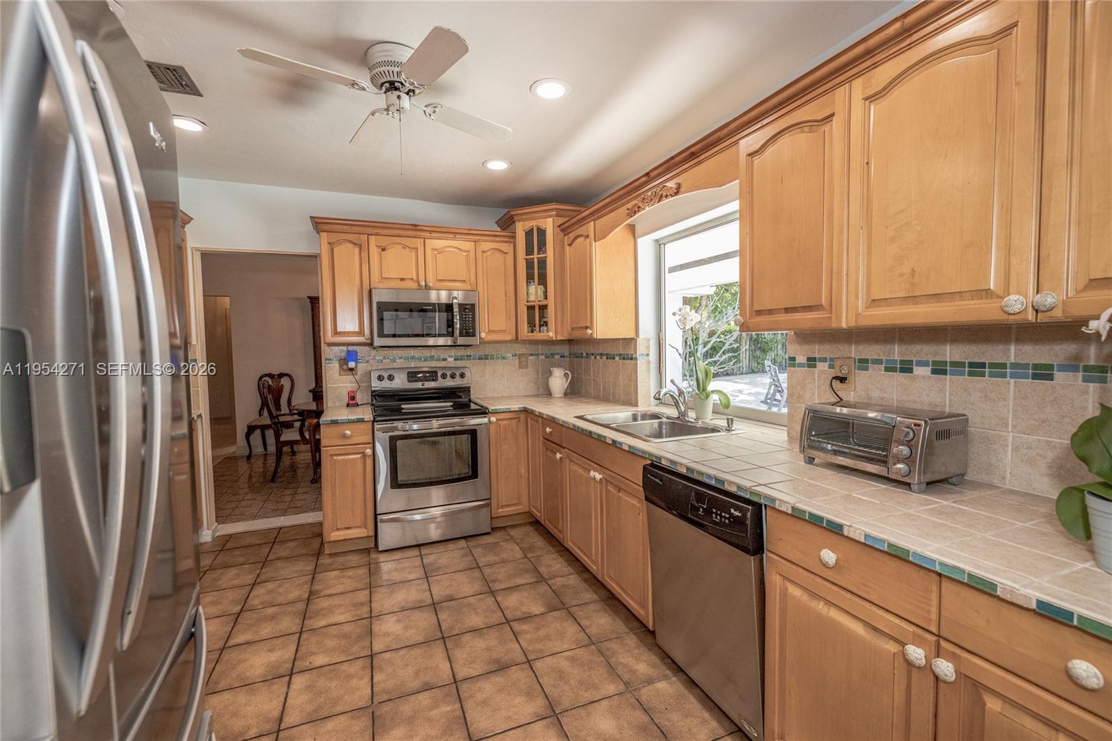 20004 Southwest 82nd Place Cutler Bay, FL 33189 - Photo 12 of 37