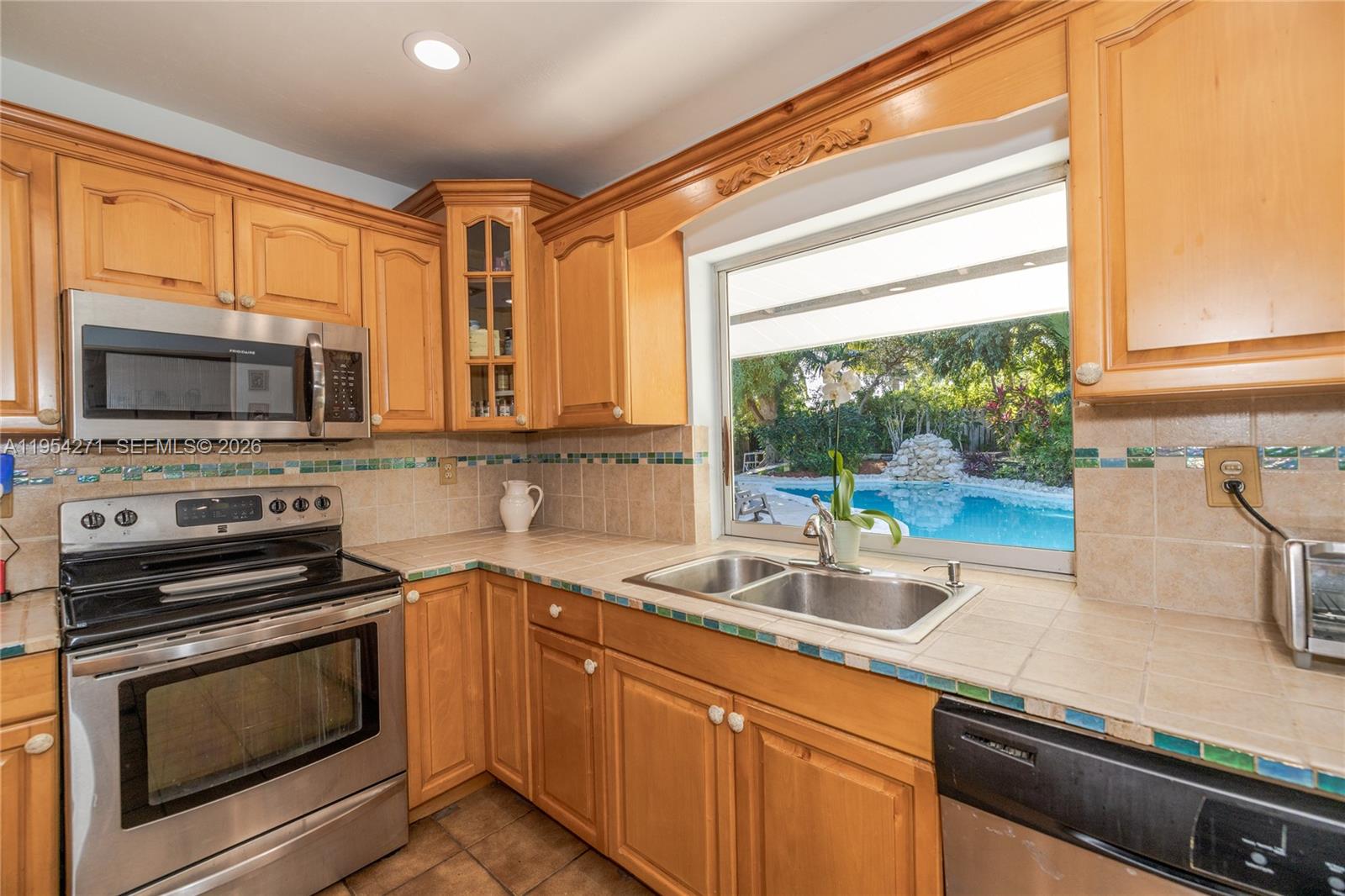 20004 Southwest 82nd Place Cutler Bay, FL 33189 - Photo 4 of 37