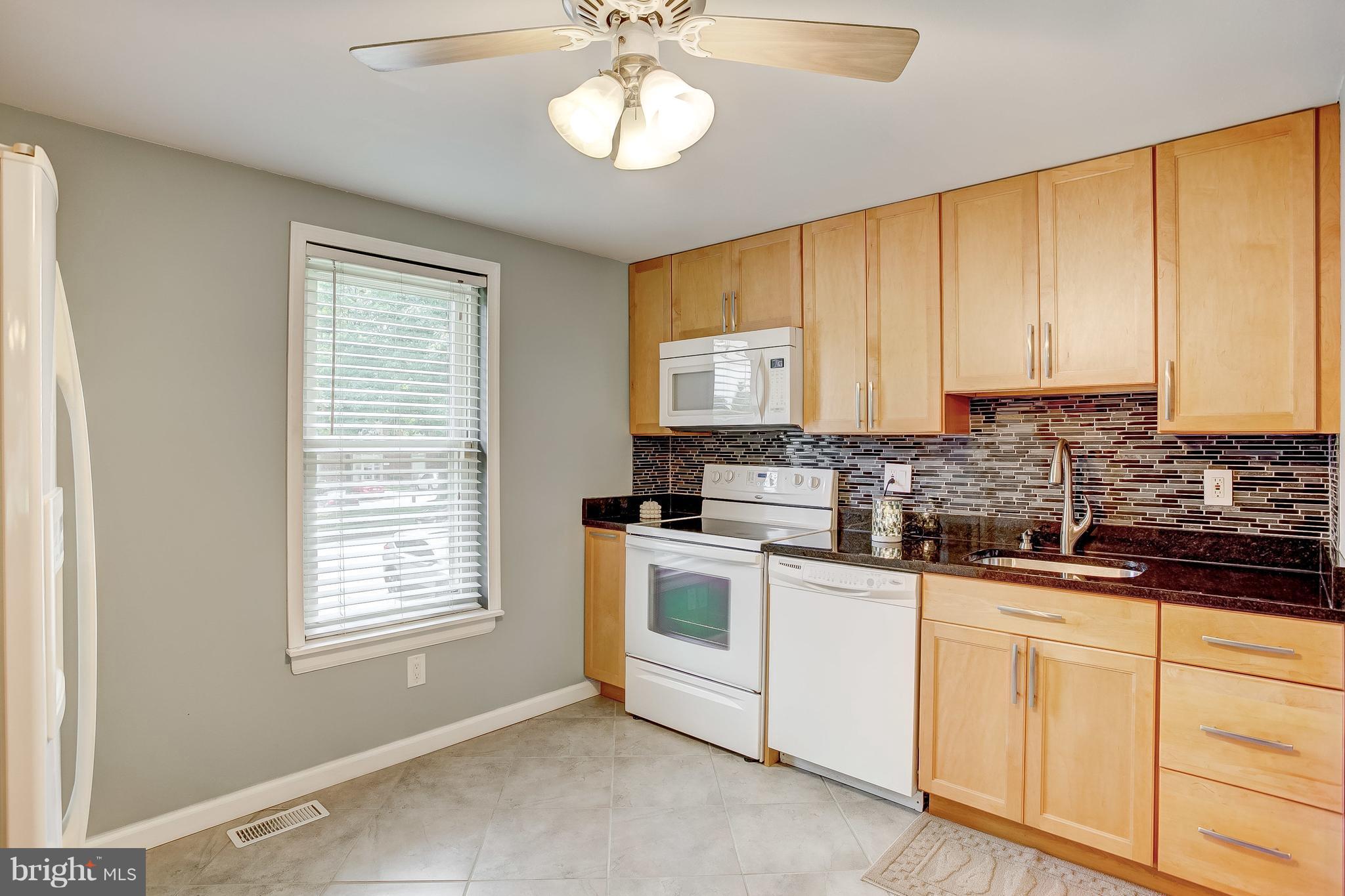 9236 Throgmorton Road Baltimore, MD 21234 - Photo 2 of 30 Kitchen