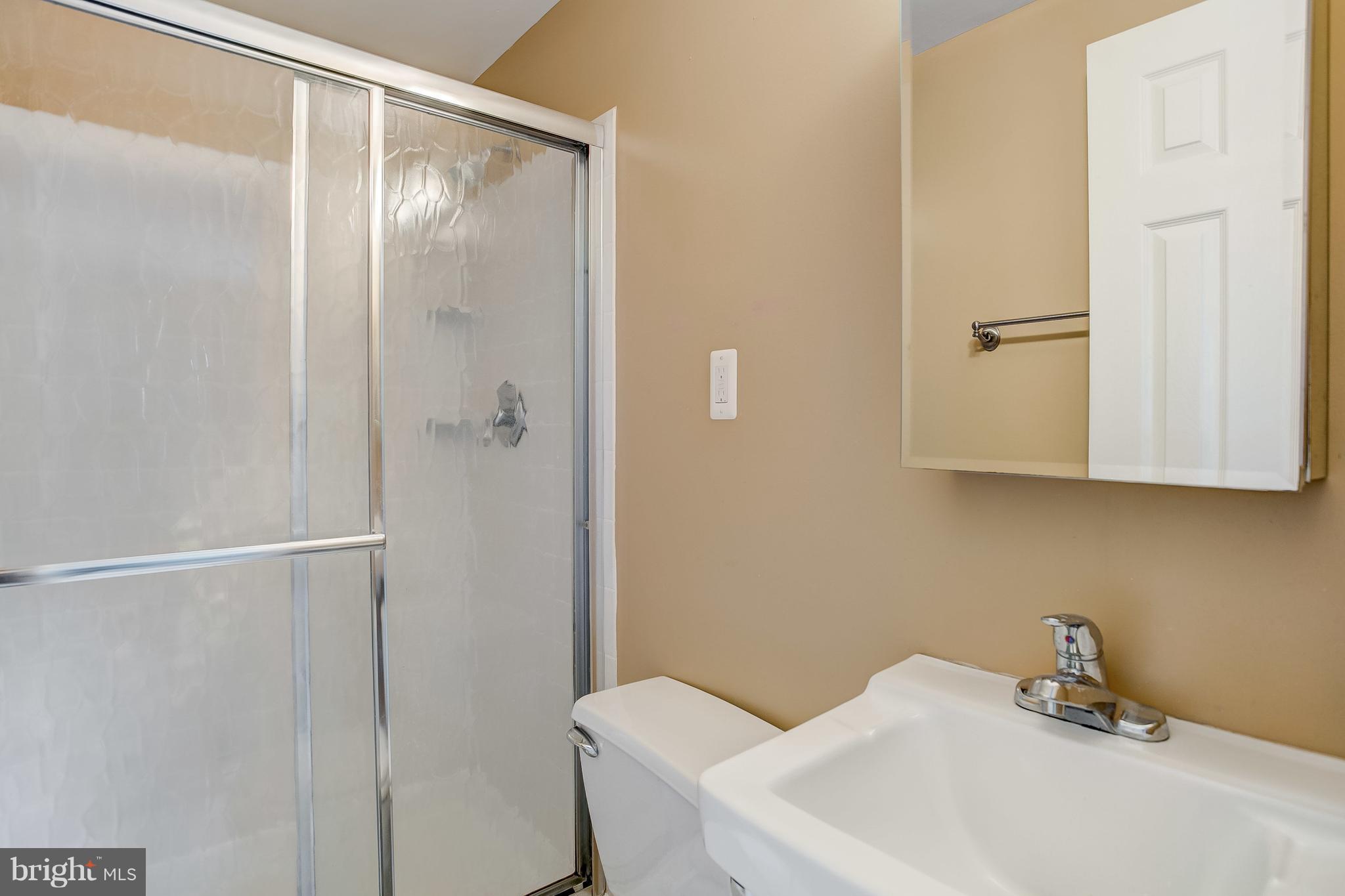 9236 Throgmorton Road Baltimore, MD 21234 - Photo 18 of 30 Bath (Master)
