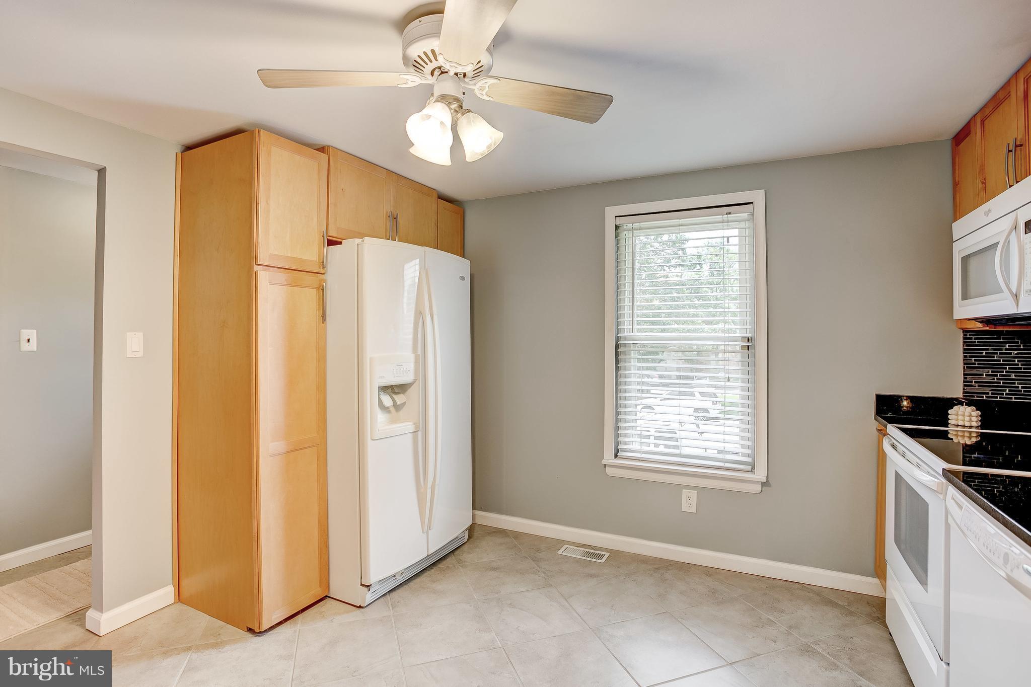 9236 Throgmorton Road Baltimore, MD 21234 - Photo 3 of 30 Kitchen