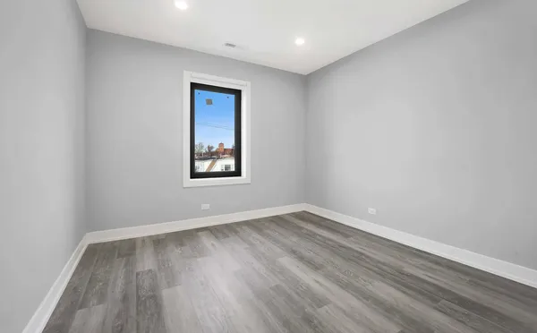 $2,300 | 5418 West Belmont Avenue, Unit 3W, Chicago, IL 60641