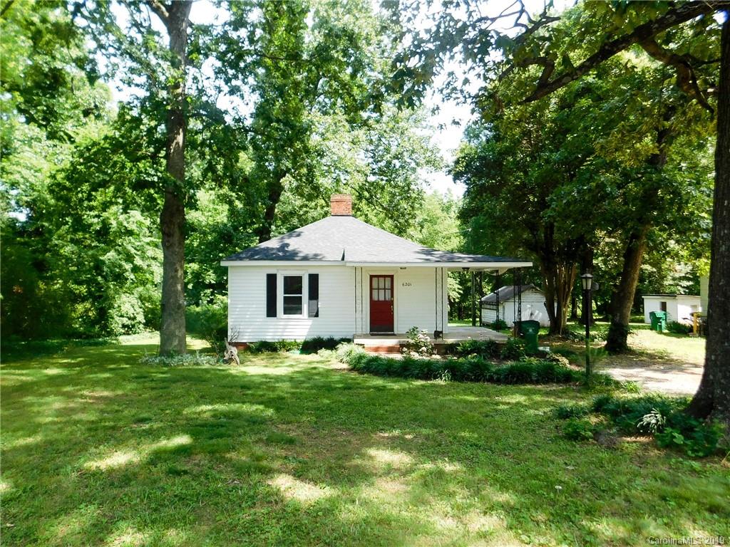 6201 Rumple Road Charlotte, NC 28262 - Photo 21 of 22 a backyard of a house with table and chairs