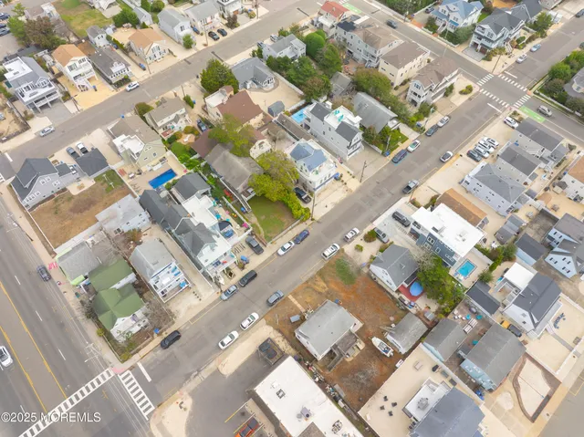 a city view with residential apartment building in front of it