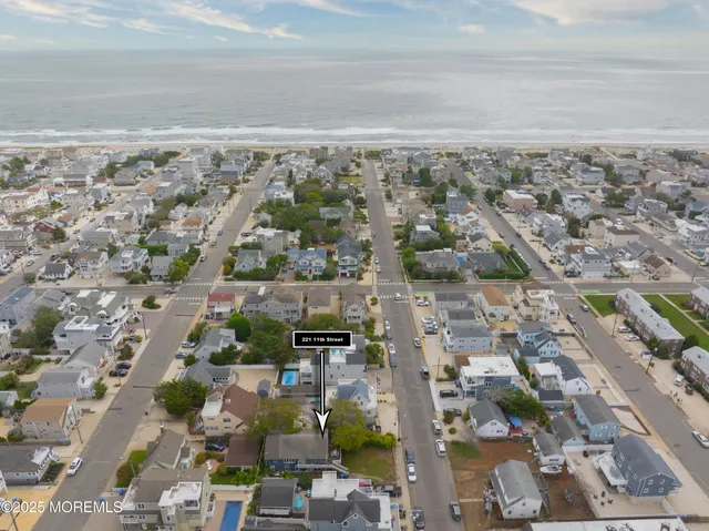 a picture of city view