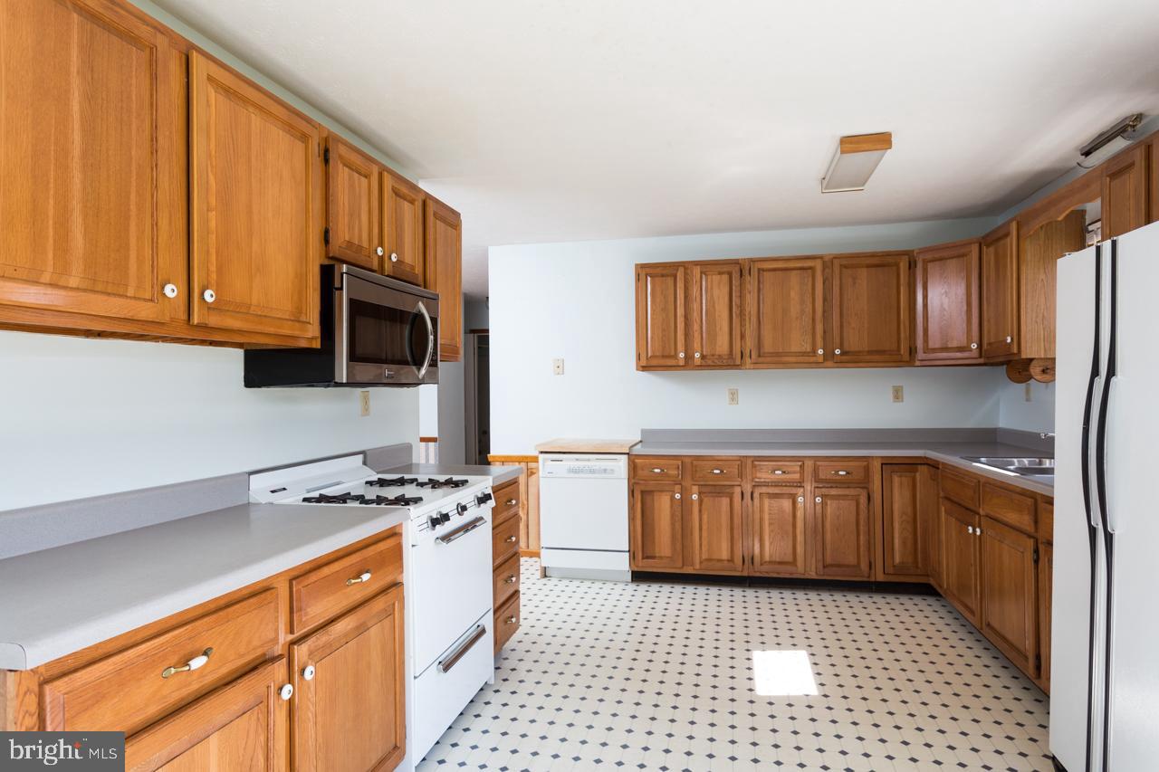 9526 Cadet Road New Market, VA 22844 - Photo 3 of 20 Kitchen