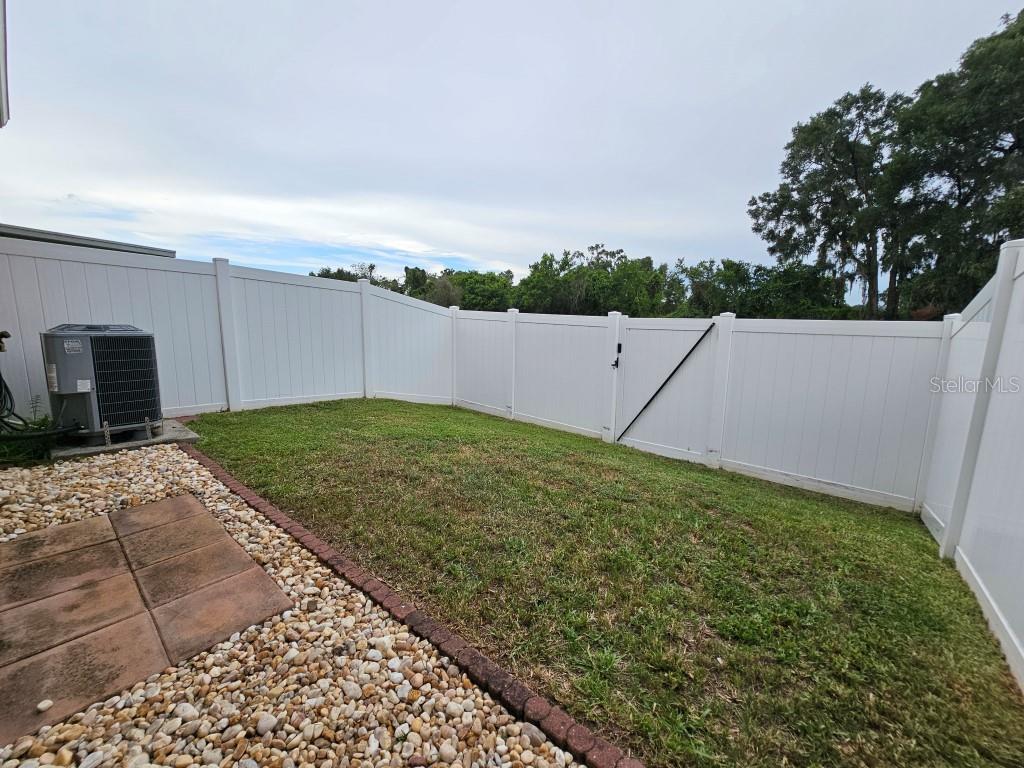 1404 Blue Magnolia Road Brandon, FL 33510 - Photo 20 of 21 a view of a backyard